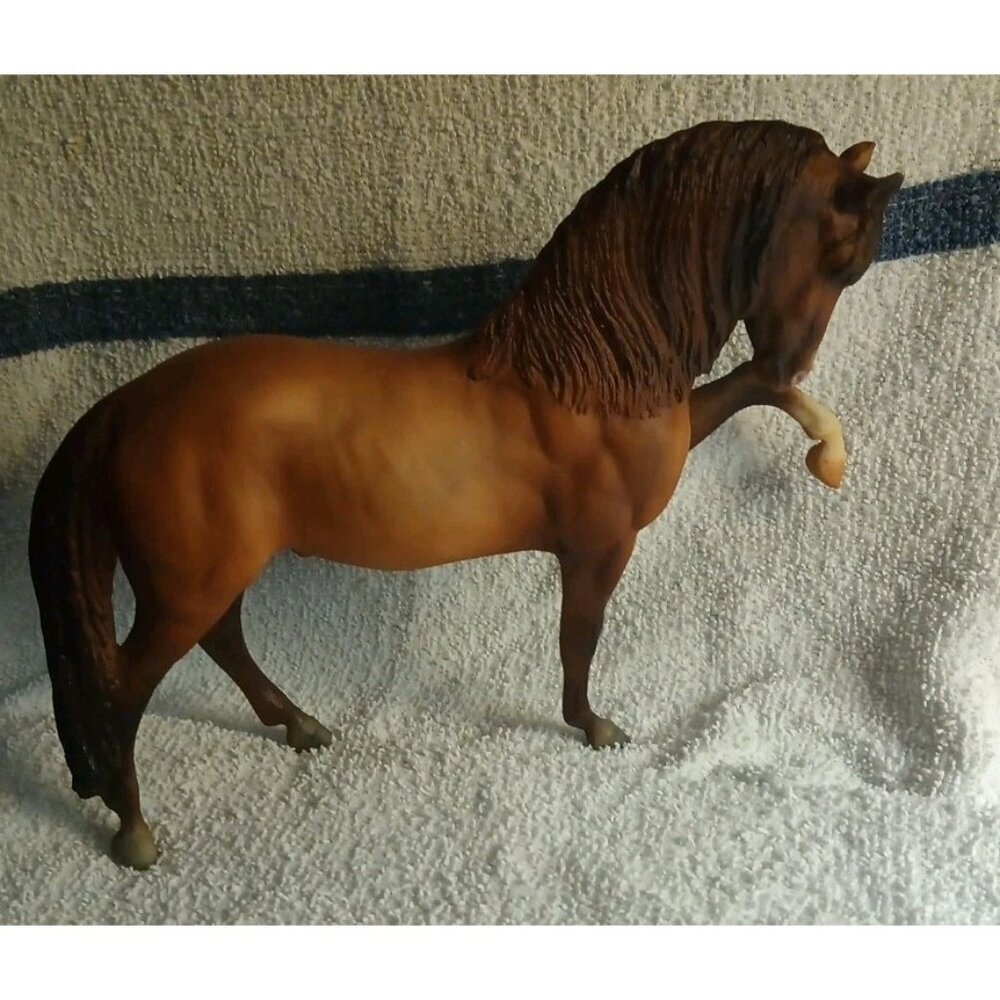 Breyer #977 - Galant Andalusian Legionario III Beautiful Shading Chestnut Horse